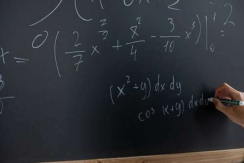 نظام المعادلات إلى حاسبة نموذج المصفوفة